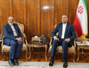 سفیر جدید ایران در عمان با وزیر امور خارجه دیدار کرد