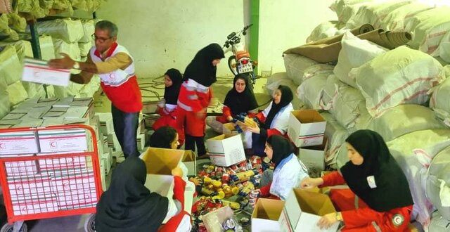 کمک‌رسانی هلال‌احمر به ۷۰۰ خانواده گرفتار در سیل و گل‌آلودگی میناب