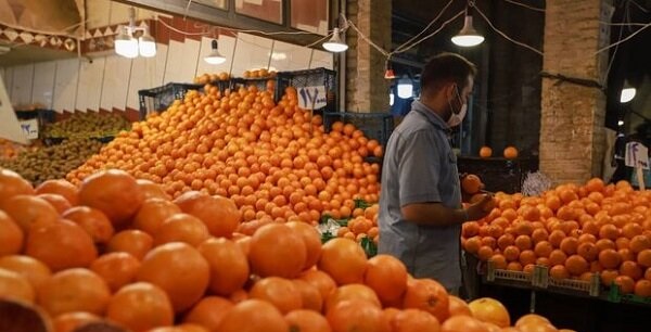 خرید و ذخیره میوه شب عید در کرمانشاه