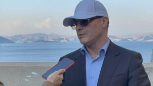 شرایط محیطی و کاری سختی برای برق‌رسانی داریم
