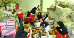 کمک‌رسانی هلال‌احمر به ۷۰۰ خانواده گرفتار در سیل و گل‌آلودگی میناب